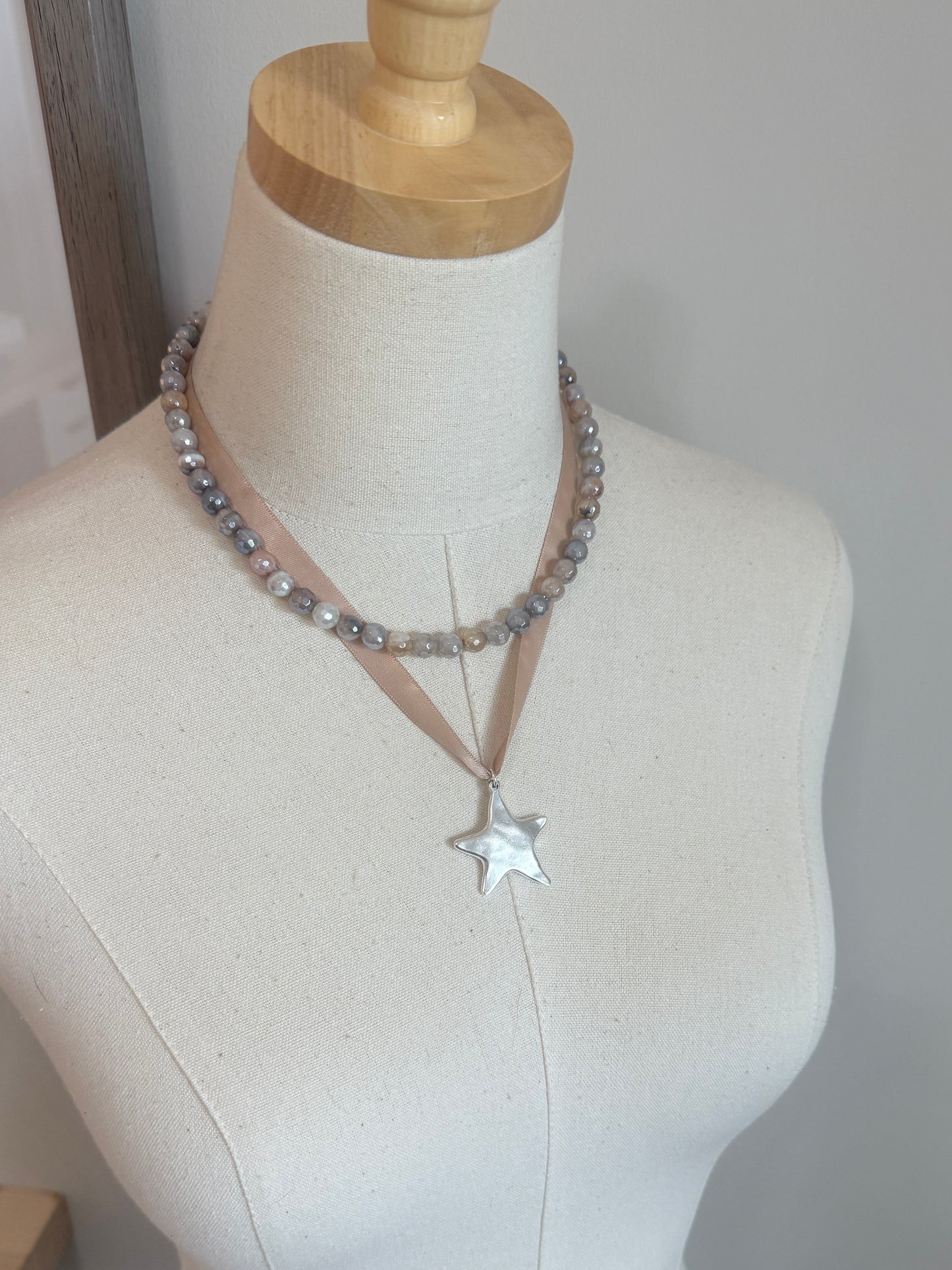 Ribbon Star Necklace